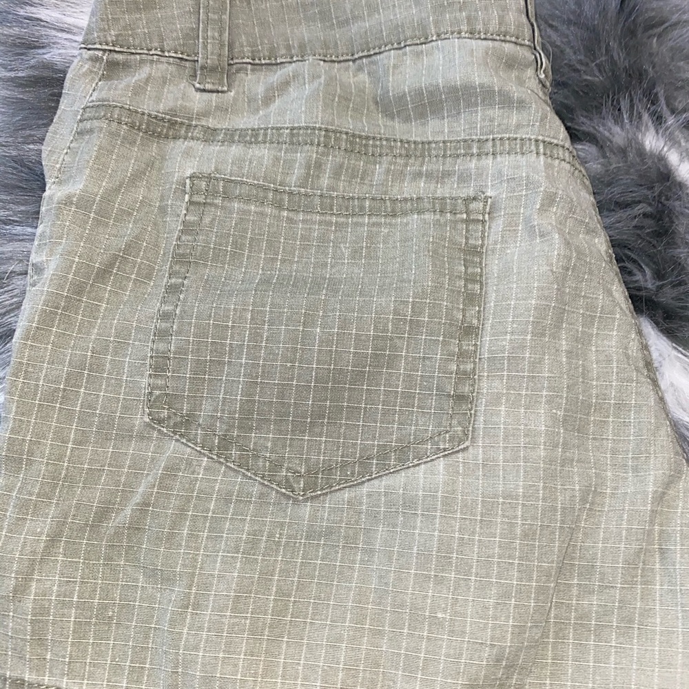 Green shorts - Picture 2 of 3
